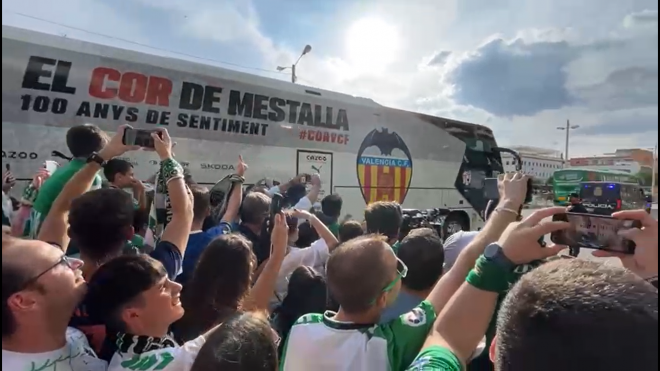 La llegada del Valencia al Benito Villamarín.