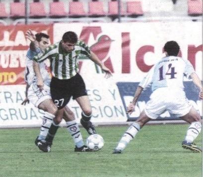 Joaquín Sánchez, ante el Compostela en su debut en el año 2000.