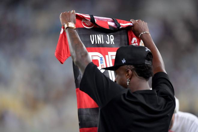 Vinicius con la camiseta del FlamengoVinici