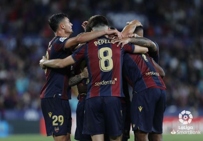 Los jugadores del Levante celebran el gol de Soldado al Albacete (Foto: LaLiga).
