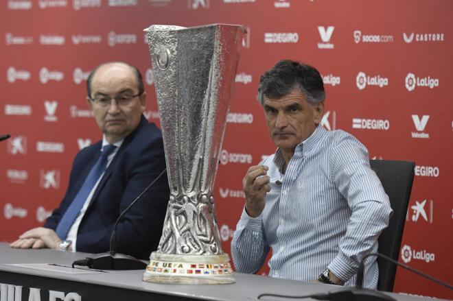 José Castro y Mendilibar, en la rueda de prensa de renovación del técnico (Foto: Kiko Hurtado).
