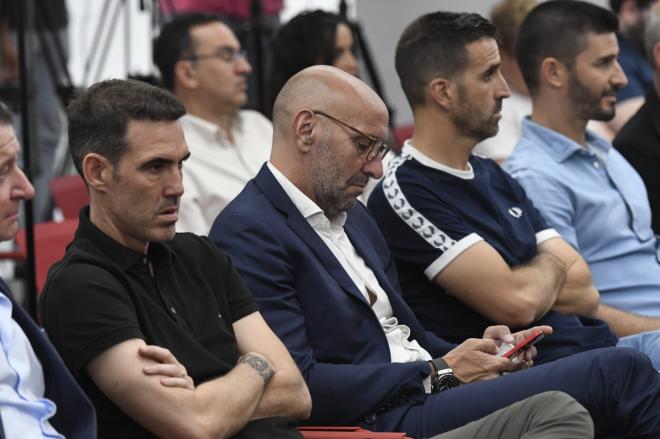 Monchi en la rueda de prensa sobre la renovación de Mendilibar (Foto: Kiko Hurtado).