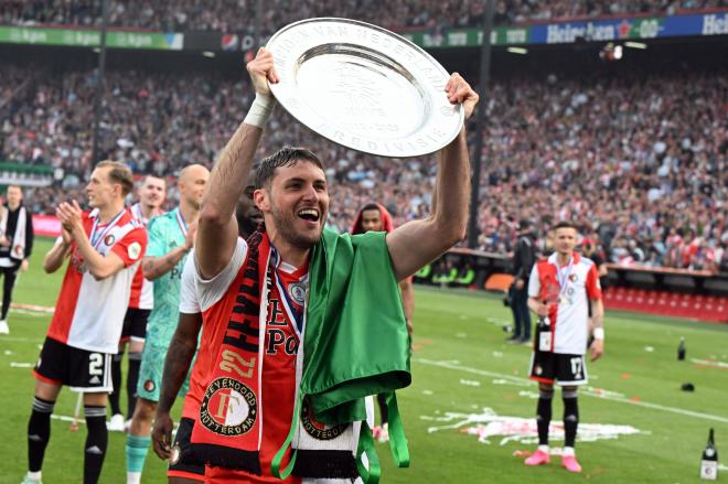 Santiago Giménez celebrando el título de liga con el Feyenoord (Foto: Cordon Press).