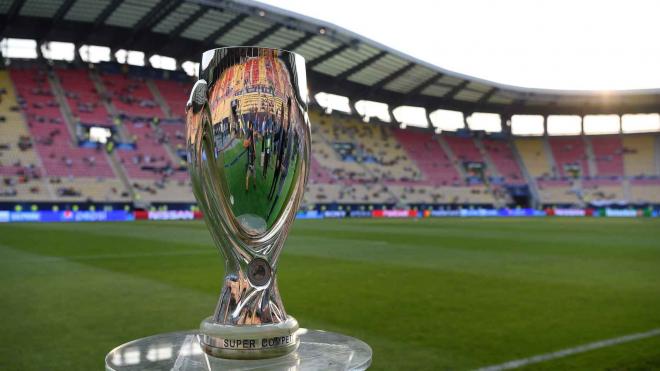 El trofeo de la Supercopa de Europa (Foto: EFE).