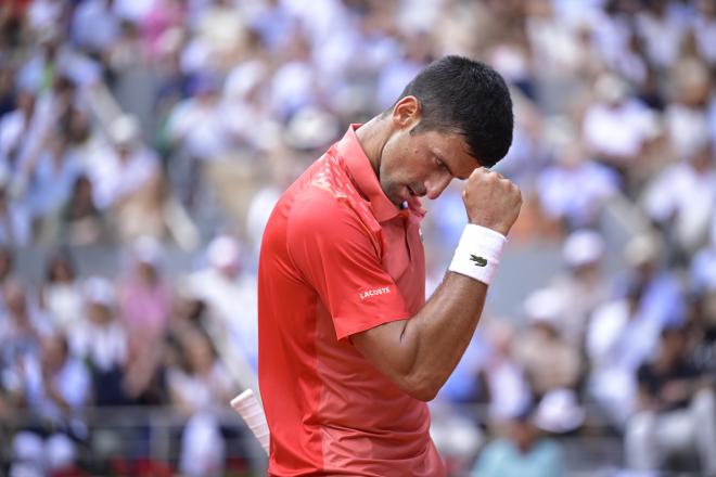 Djokovic celebra un punto en Roland Garros (FOTO: Cordón Press).