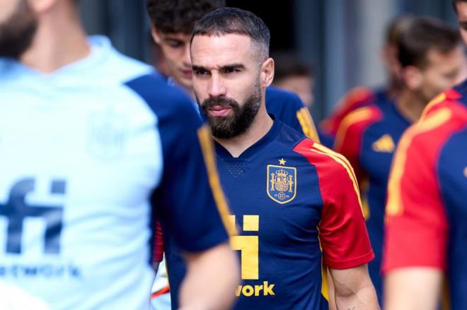 Dani Carvajal, en un entrenamiento con la selección española (Foto: @SEFutbol)