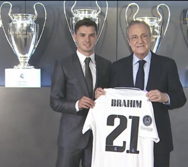 Brahim Díaz en su presentación con el Real Madrid.jpg