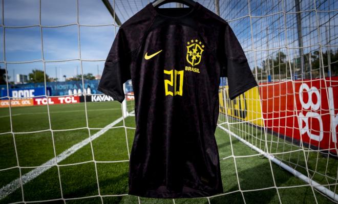 Camiseta negra de la selección brasileña en protesta por el racismo (Foto: CBF).