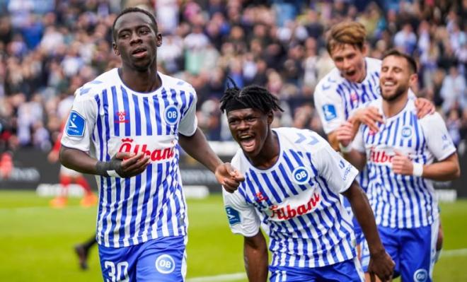 Yankuba Minteh celebra un gol con el Odense Boldklub danés (Foto: OB).