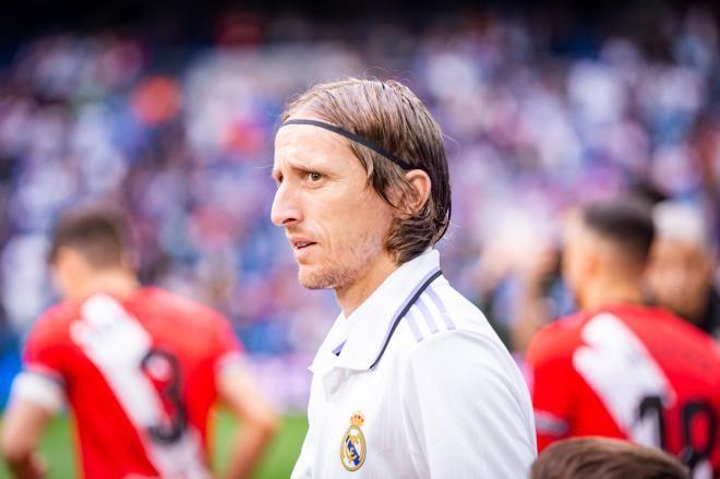 Modric, entre las renovaciones de Florentino, en un partido del Real Madrid (FOTO: Cordón Press).