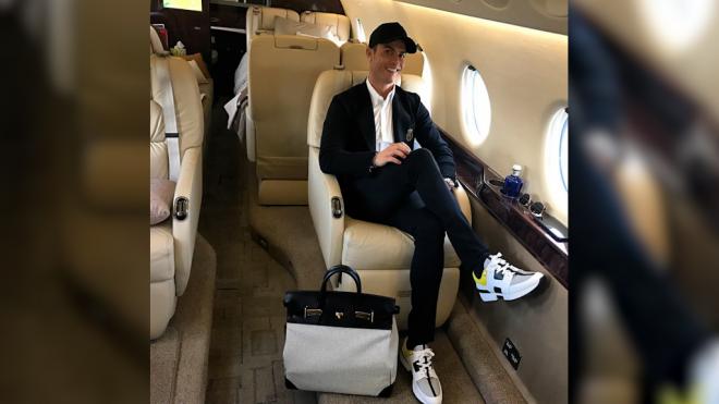 Cristiano, con su bolso.