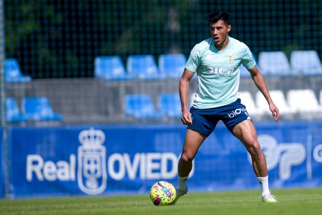 Leo Sequeira, en un entrenamiento (Foto: Real Oviedo).