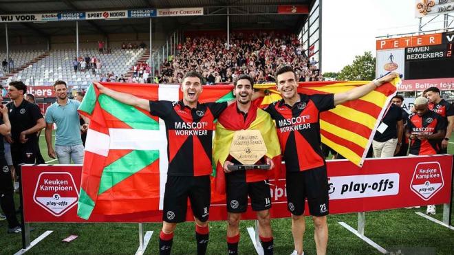 Álvaro Peña, Pascu y Manel Royo celebran el ascenso del Almere City (Foto: @manelroyo - Instagram
