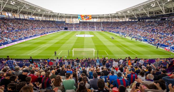 La afición del Levante llena el Estadio Ciutat de València (Foto: Levante UD)