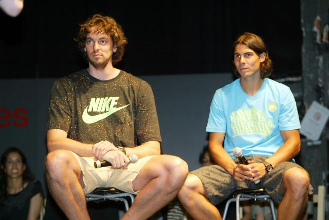 Pau Gasol y Rafa Nadal, en Barcelona en 2007 (Foto:Cordon press)