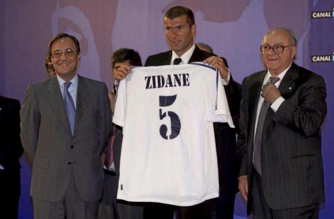 Presentación de Zidane en el Real Madrid.jpg