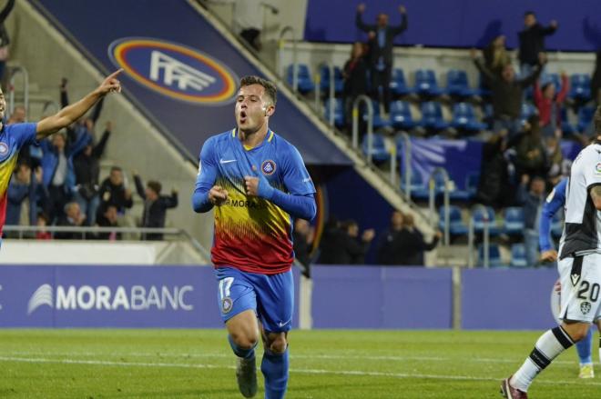 Germán Valera celebra un gol con el Andorra.