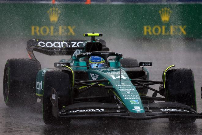 Fernando Alonso en lluvia durante los Libres 2 (Foto: Cordon Press)