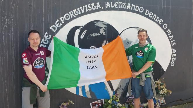 Brendan y Paul O'Brien rindieron un homenaje a su hermano Kevin en Riazor (Foto: cedida)