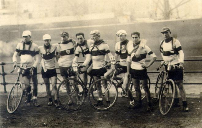 Ciclistas del Athletic Club cuando existía esa sección en la entidad bilbaína.
