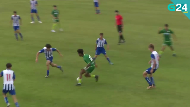 El golazo de Samba con los infantiles del Deportivo (Foto: TVG)