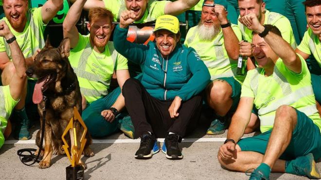 Fernando Alonso celebra su segunda posición en Canadá