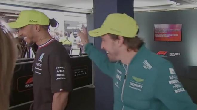 Hamilton vacila a Fernando Alonso con la edad y la reacción del asturiano es épica