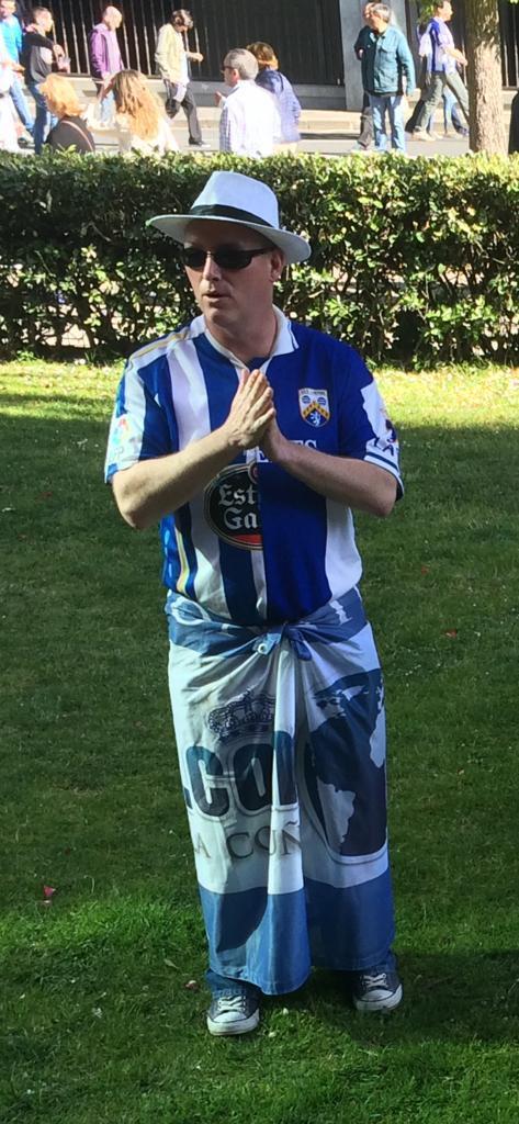 Kevin O'Brien en Riazor con una camiseta mitad Deportivo, mitad Laois AFC (Foto: cedida)