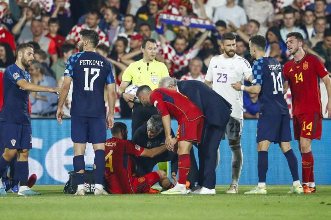 La acción en la que Nacho se lesionó en la final de la Nations League (Foto: Cordon Press).