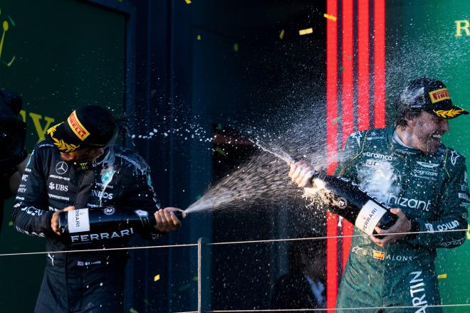 Hamilton y Alonso, juntos en el podio del GP Australia 2023 (Cordon Press)