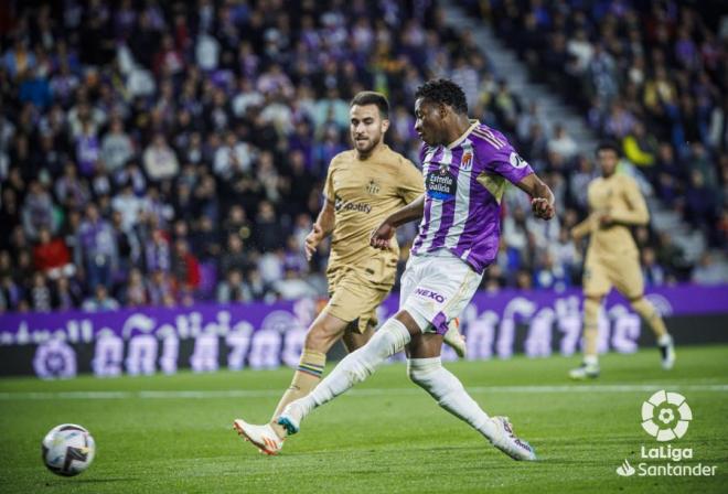 Gonzalo Plata ante el FC Barcelona (Foto: LaLiga)