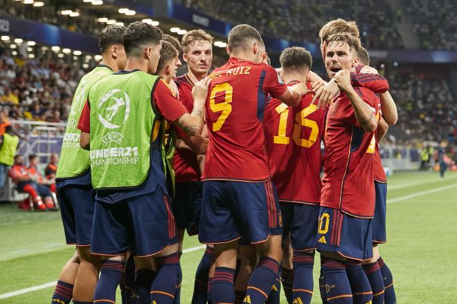 Celebración de España sub 21 tras un gol a Rumanía (Foto: @SeFutbol).