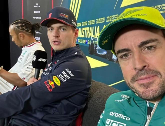 Alonso se echa un 'selfie' junto a Verstappen y Hamilton en el GP de Australia (Foto: @fernandoalo_oficial).