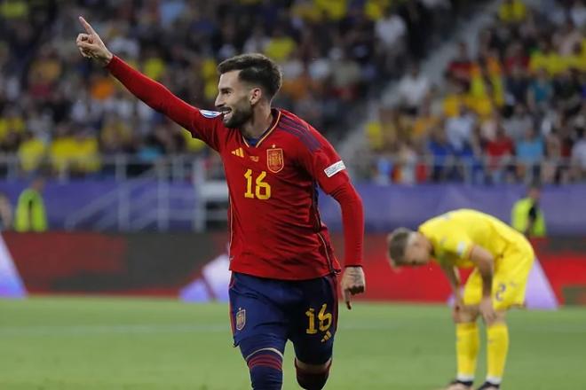 Álex Baena celebra su gol con España ante Rumania en el Europeo sub-21. Fuente: EFE