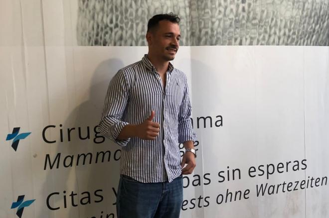 Alfonso Herrero, antes de pasar el reconocimiento médico este jueves en Málaga. (Foto: El Desmarque)