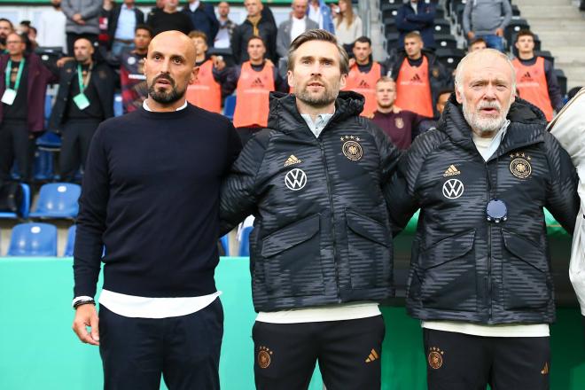 Antonio Di Salvo, junto a parte de su cuerpo técnico de Alemania. Fuente: Cordon Press