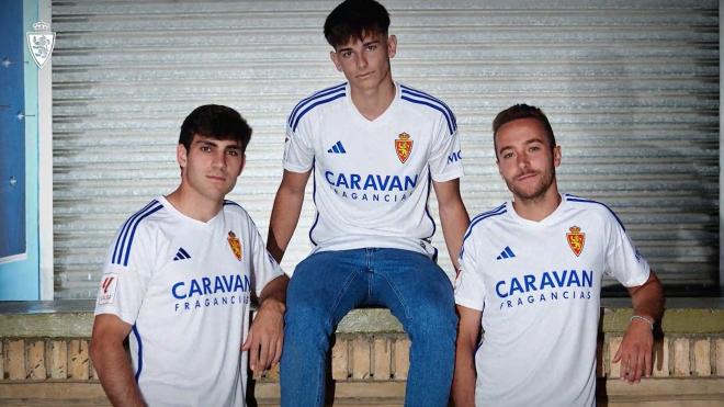 Nueva camiseta blanquilla para la temporada 23/24 (Foto: Real Zaragoza).