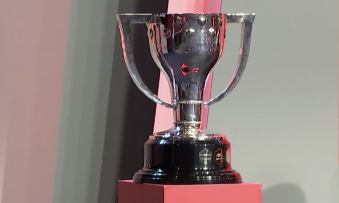 El trofeo de LaLiga, presente en el sorteo del calendario 23/24