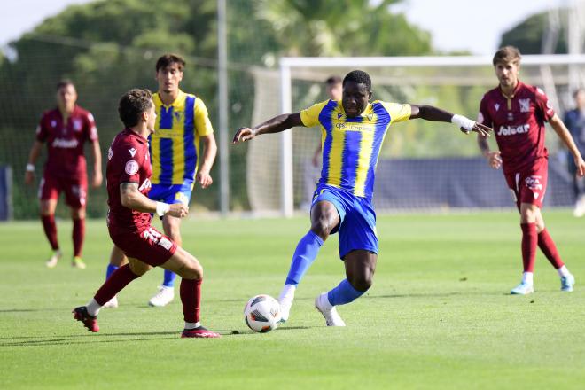 Mwepu, en un partido con el Mirandilla (Foto: Cádiz CF).