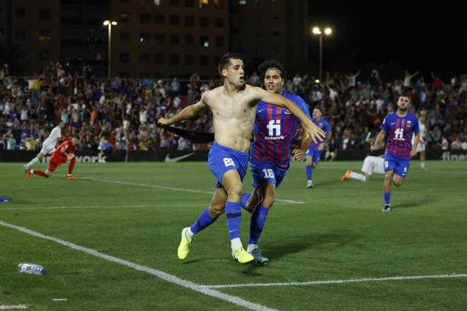 El Eldense celebrando el gol del ascenso a Segunda División (Foto: EFE).