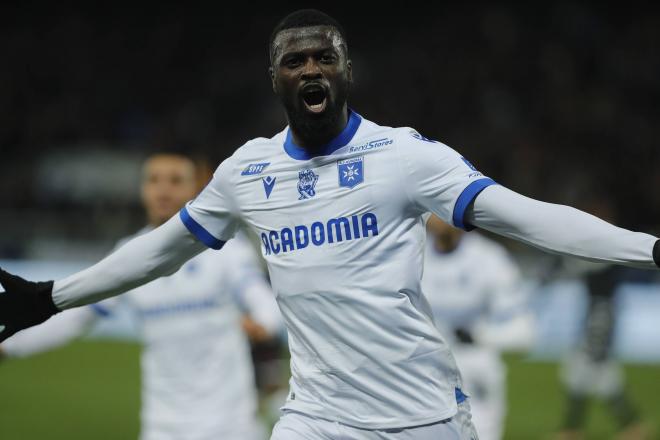 M'Baye Niang celebra un gol con el Auxerre (Foto: Cordon Press).