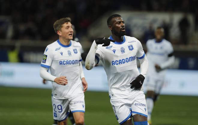 M'Baye Niang celebra un gol con el Auxerre (Foto: Cordon Press).