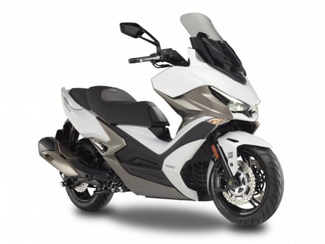 El nuevo megascooter Xciting VS 400 de KYMCO ya disponible en España