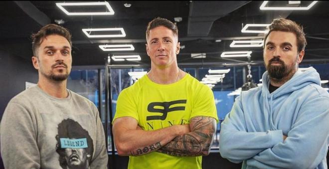 Fernando Torres, junto a sus socios en Nine Fitness. (Redes Sociales)