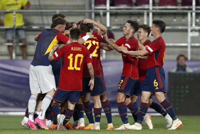 Rodri, celebrando el gol de Abel Ruiz (Foto: EFE).
