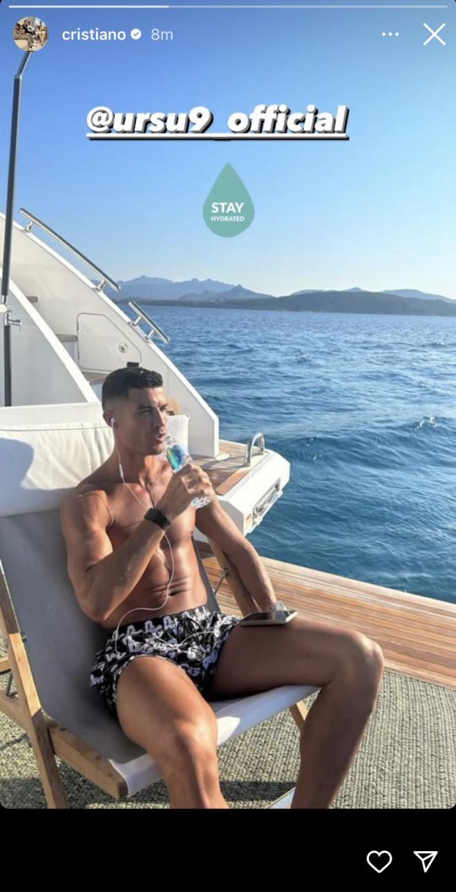 Cristiano Ronaldo, con sus auriculares de cable. (Redes Sociales)