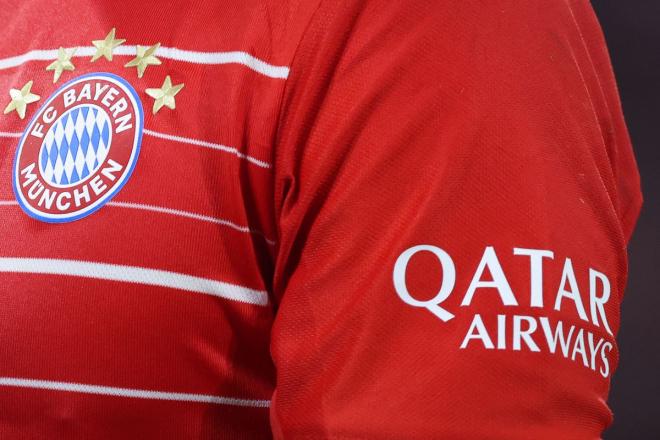 Qatar, en la manga de la camiseta del Bayern.