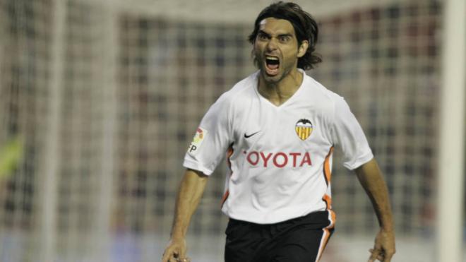 Fabián Ayala, durante su época como jugador del Valencia.