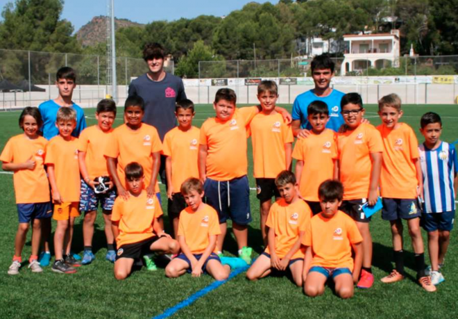 Javi Guerra en el III Campus de Fútbol organizado por la Escuela de Fútbol de Gilet (Foto: Ayuntamiento de Gilet)