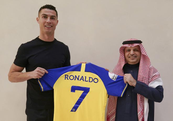 Cristiano Ronaldo, anunciando su fichaje por el Al Nassr en 2022 (Cordon Press)